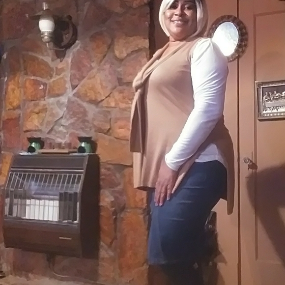 Meet your Posher, PaTonya - Picture 5 of 6